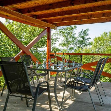 Panorama Apartmanhaz Естерґом Екстер'єр фото