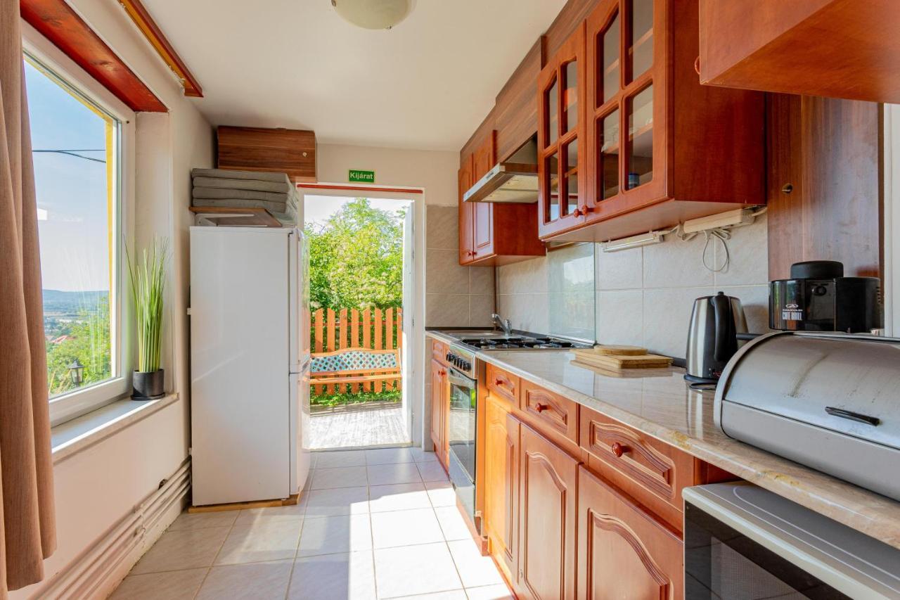 Panorama Apartmanhaz Естерґом Екстер'єр фото