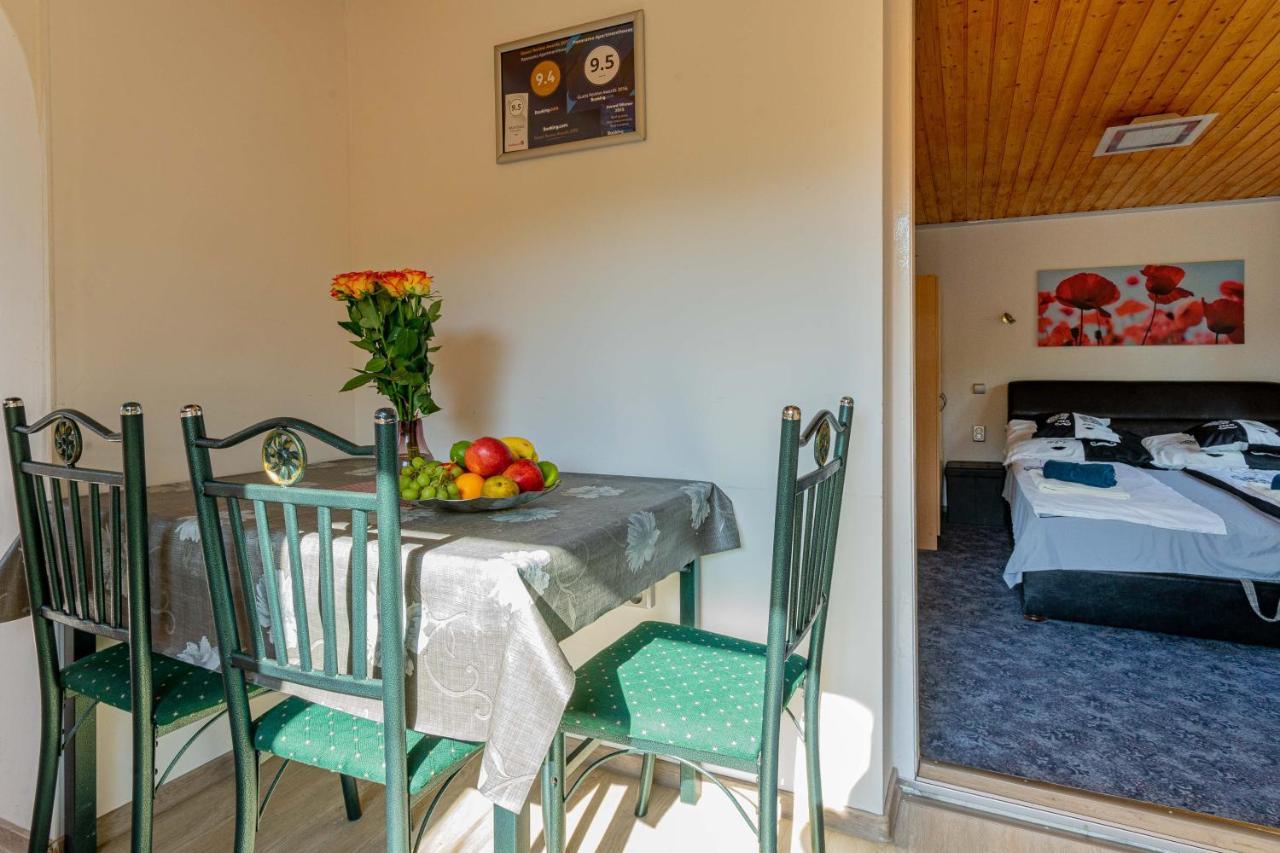 Panorama Apartmanhaz Естерґом Екстер'єр фото