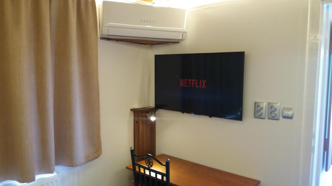 Panorama Apartmanhaz Естерґом Екстер'єр фото