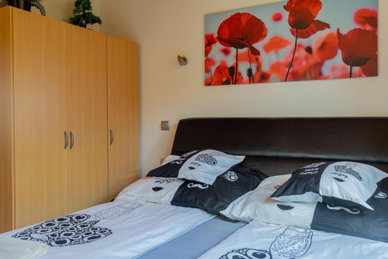 Panorama Apartmanhaz Естерґом Екстер'єр фото
