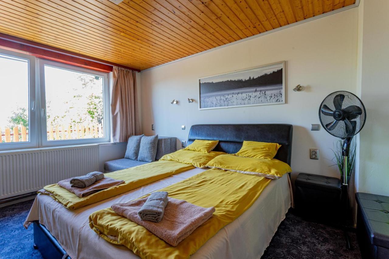 Panorama Apartmanhaz Естерґом Екстер'єр фото
