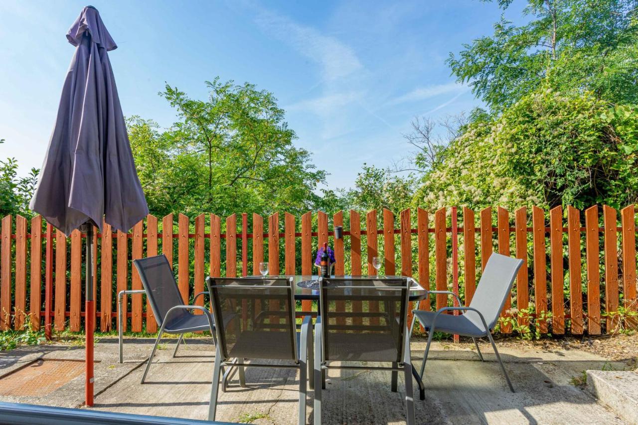 Panorama Apartmanhaz Естерґом Екстер'єр фото
