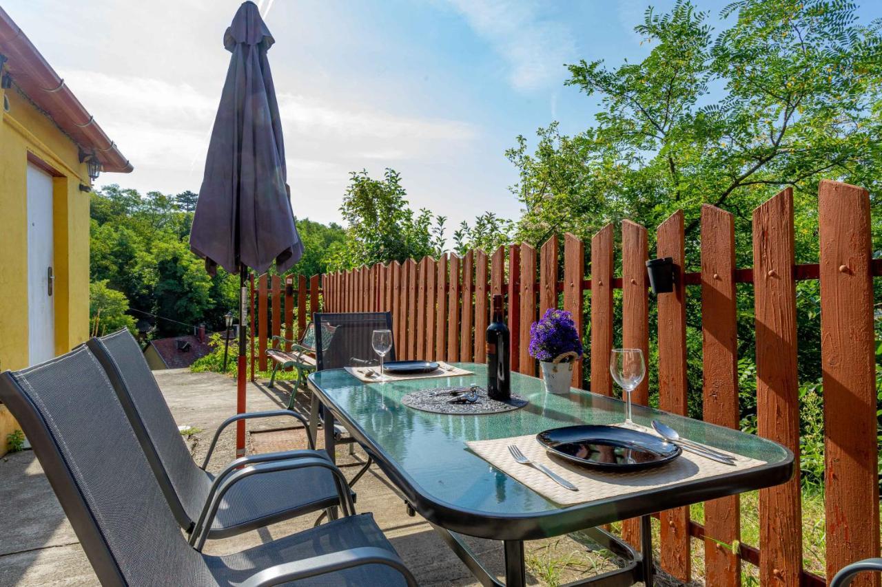 Panorama Apartmanhaz Естерґом Екстер'єр фото