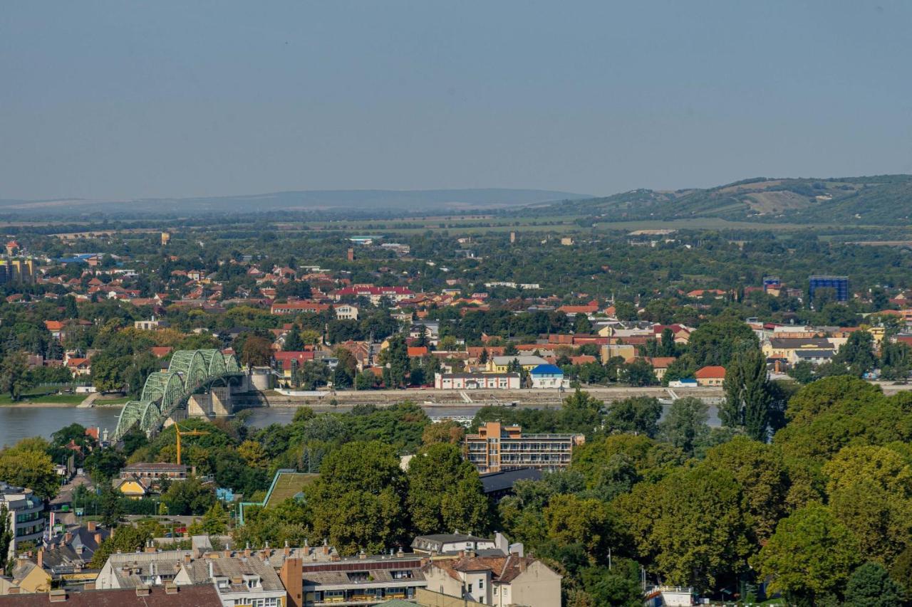 Panorama Apartmanhaz Естерґом Екстер'єр фото